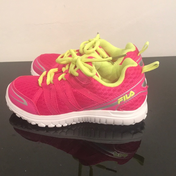 NEW FILA GIRL’S FLYVER ANKLE HIGH RUNNING SHOE NEW FILA GIRL’S FLYVER ANKLE HIGH RUNNING SHOE